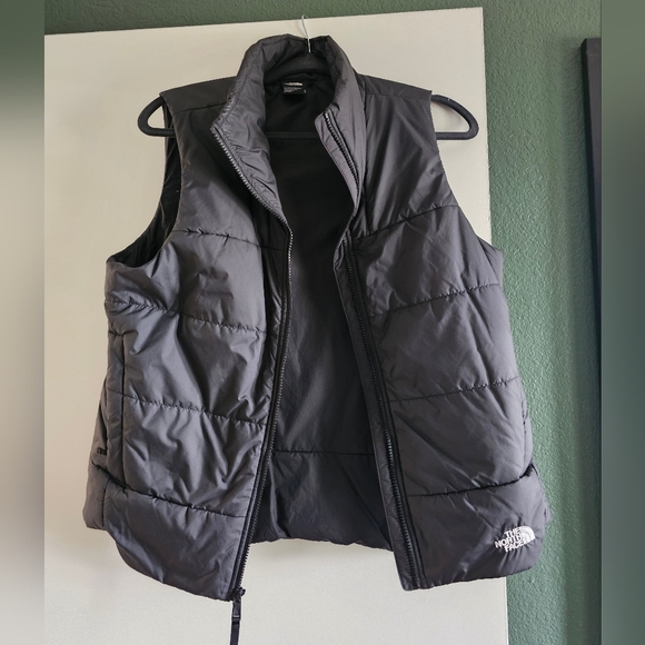 The North Face Black Puffer Vest - Picture 4 of 5